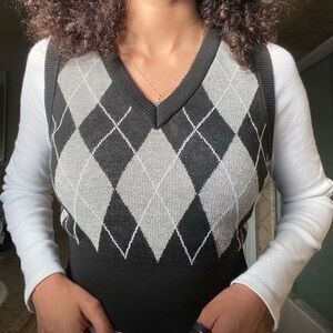 Black and white argyle sweater vest! 🤍